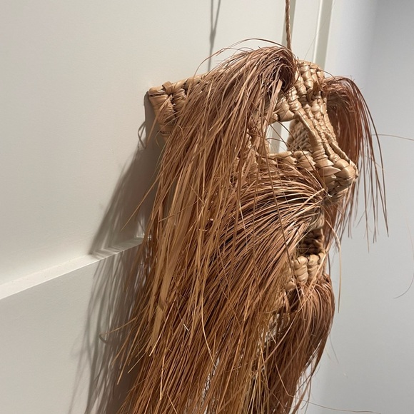 Artisan Woven Lion Face Mask - Picture 4 of 6